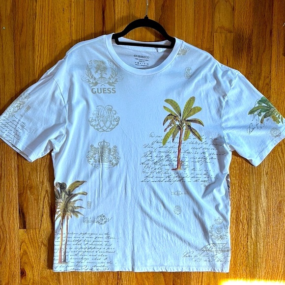 Guess White T-Shirt Men’s Graphic Design Tropical Summer Oversized Sz Small - Picture 1 of 5